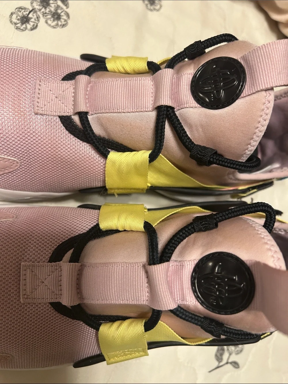 Nike Air Huarache city low plum chalk size 10 GUC - Picture 5 of 16